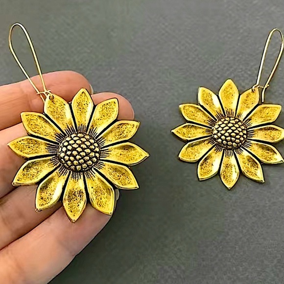 Gold Vintage Sunflower Handmade Boho Geometric Dangle Earrings - Picture 5 of 6
